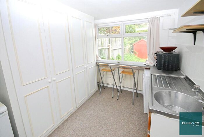 Studio To Rent In Hendon Way, Childs Hill, NW2