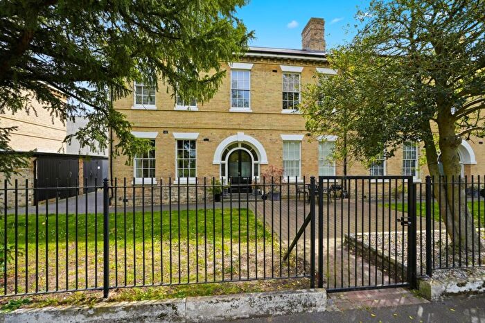 3 Bedroom Maisonette For Sale In Flagstaff Road, Colchester, Essex, CO2