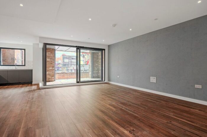 3 Bedroom Flat To Rent In Wallis Road, London, E9