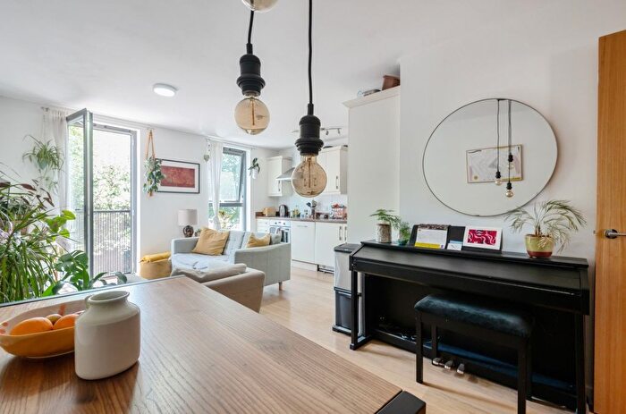 2 Bedroom Flat To Rent In Reaston Street, London, SE14