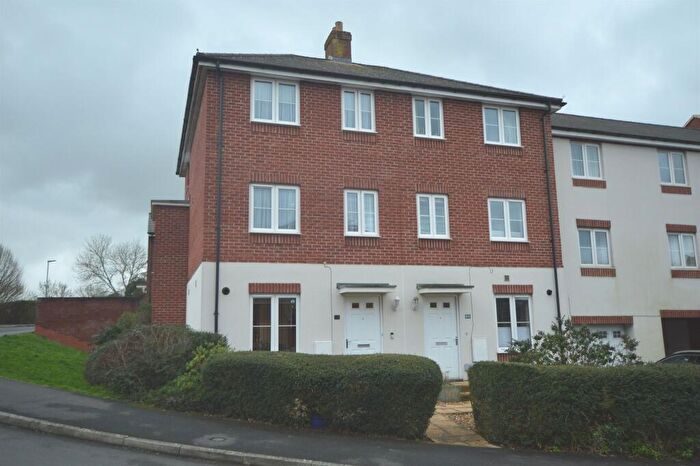 4 Bedroom End Of Terrace House For Sale In Wagstaff Way, Salisbury, SP2