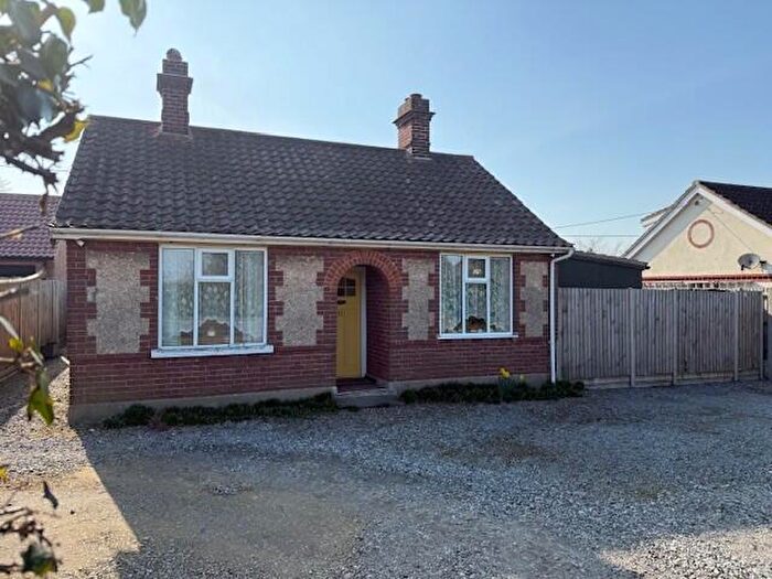 3 Bedroom Bungalow For Sale In Norwich Road, Poringland, Norwich, Norfolk, NR14