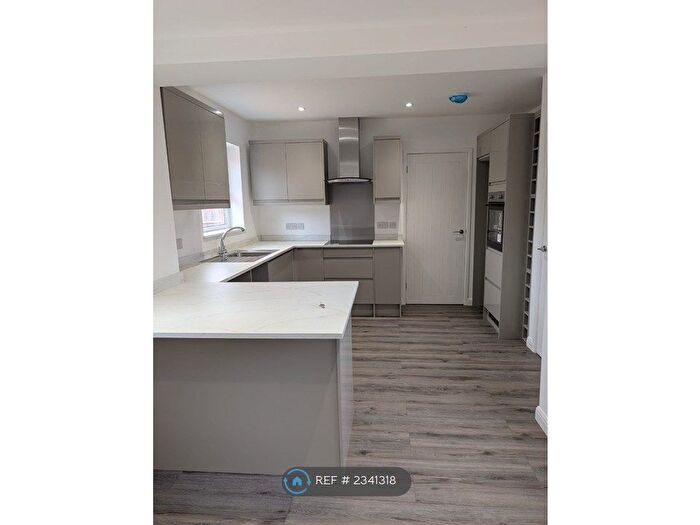 2 Bedroom Bungalow To Rent In The Bungalows, Telford, TF2