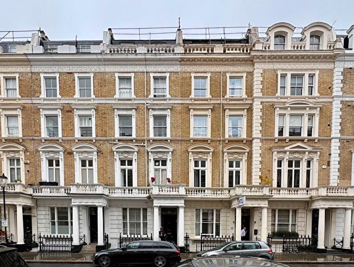 Studio To Rent In Clanricarde Gardens, London, W2