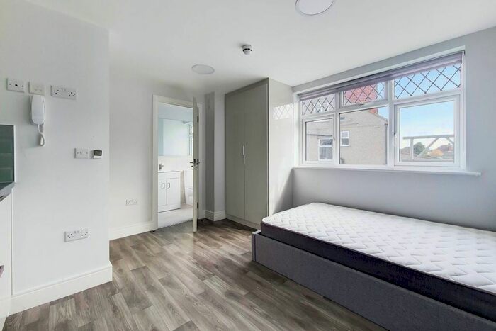 Studio To Rent In Downing Drive, Greenford, UB6