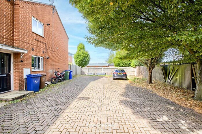 1 Bedroom Flat For Sale In Earlswood Way, Cannock, Staffordshire, WS11