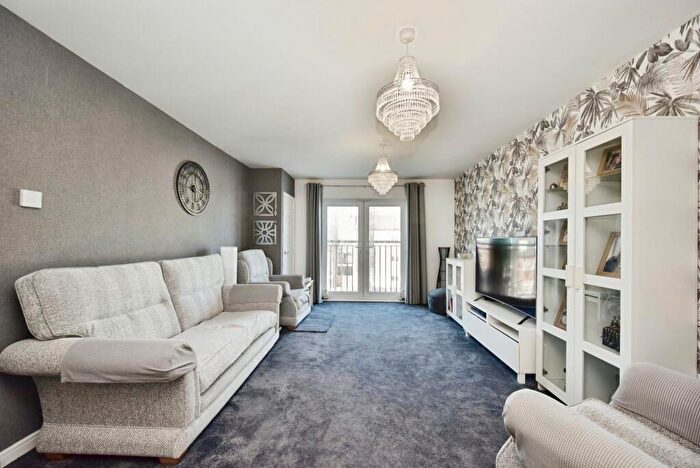 1 Bedroom Flat For Sale In Redgrove House, Rapson End, Sittingbourne, Kent, ME10