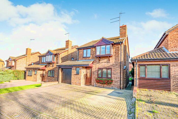 4 Bedroom Detached House For Sale In Kinewell Close, Ringstead, Kettering, NN14