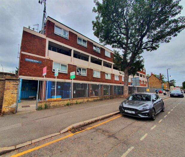 2 Bedroom Flat To Rent In Park Lane, London, N17