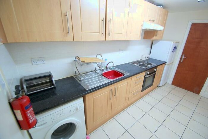 3 Bedroom Flat To Rent In Cardigan Road, Headingley, Leeds, LS6