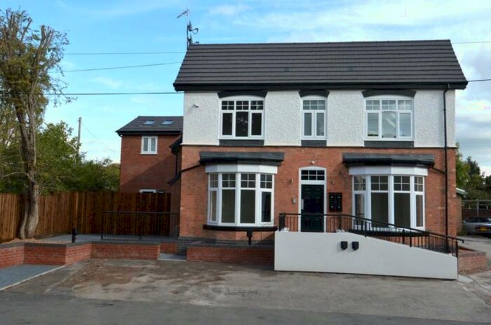 2 Bedroom Flat To Rent In Birmingham Road, Alvechurch, Birmingham, Worcestershire, B48