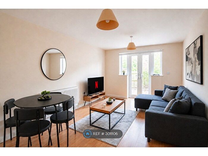 3 Bedroom Flat To Rent In Marston, Oxford, OX3