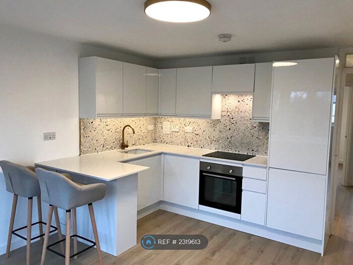 2 Bedroom Flat To Rent In Sheppard Drive, London, SE16
