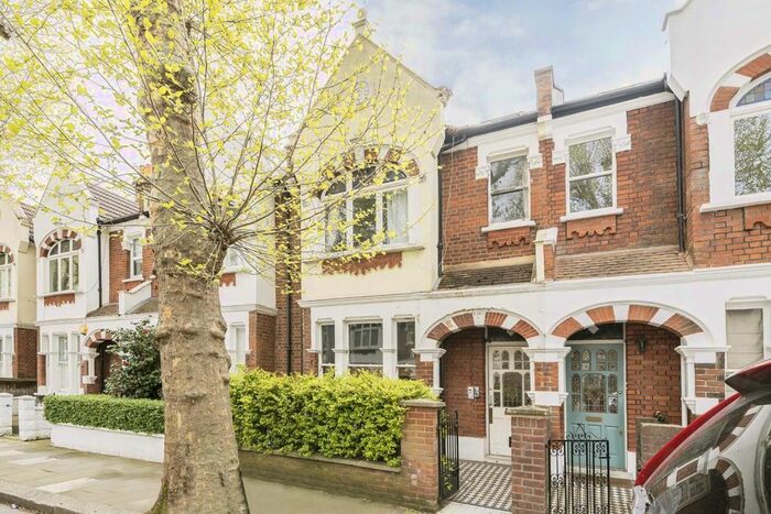 3 Bedroom Flat To Rent In Niton Street, London, SW6