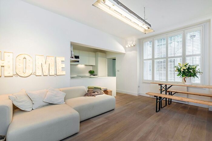 2 Bedroom Flat To Rent In Gloucester Gardens, Bayswater, London, W2
