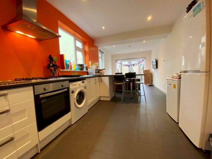 5 Bedroom Terraced House To Rent In Clun Terrace, Cathays, CF24