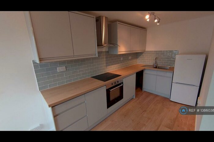 2 Bedroom Flat To Rent In Kimbolton Road, Bedford, MK40