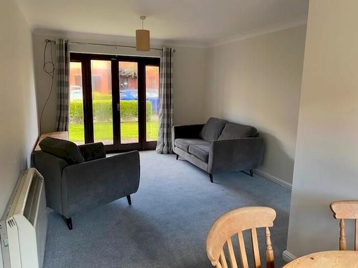 2 Bedroom Flat To Rent In Shaftesbury Court, Ludlow Road, Maidenhead, SL6