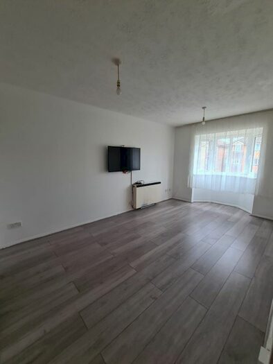 1 Bedroom Flat To Rent In Scotland Green Road, Enfield, EN3