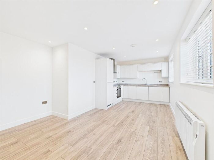 2 Bedroom Flat To Rent In Hermitage Road, Hitchin, SG5