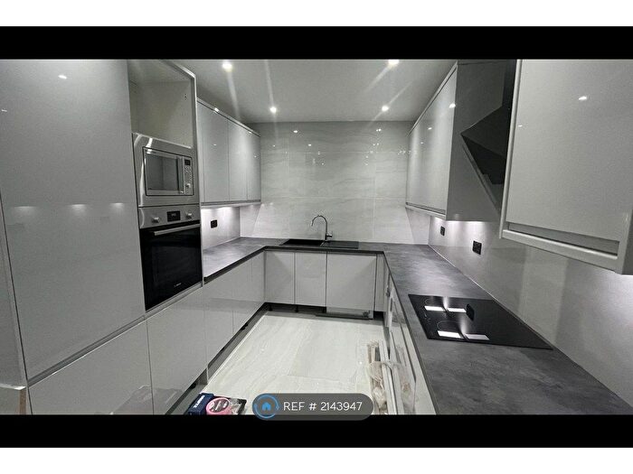 2 Bedroom Flat To Rent In Fulham, London, SW6