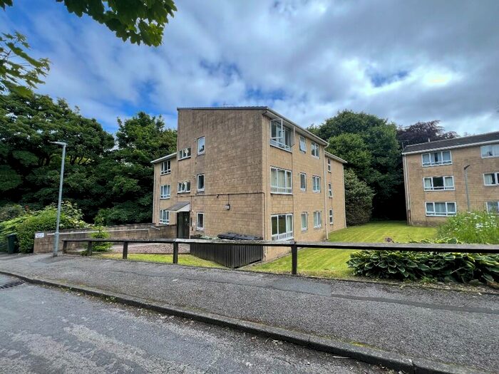 2 Bedroom Flat To Rent In Glenside Close, Huddersfield, West Yorkshire, HD3