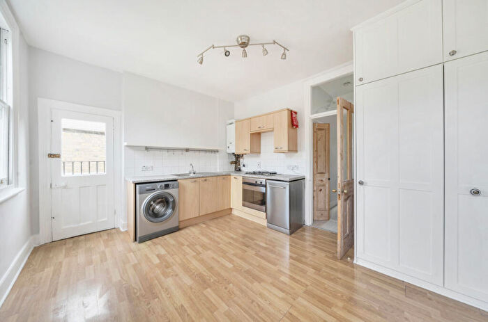 2 Bedroom Apartment To Rent In Birbeck Road, Crouch End, London, N8