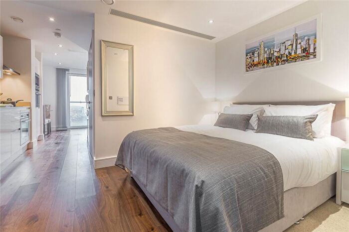 Apartment To Rent In Duckman Tower, Lincoln Plaza, Canary Wharf, London, E14