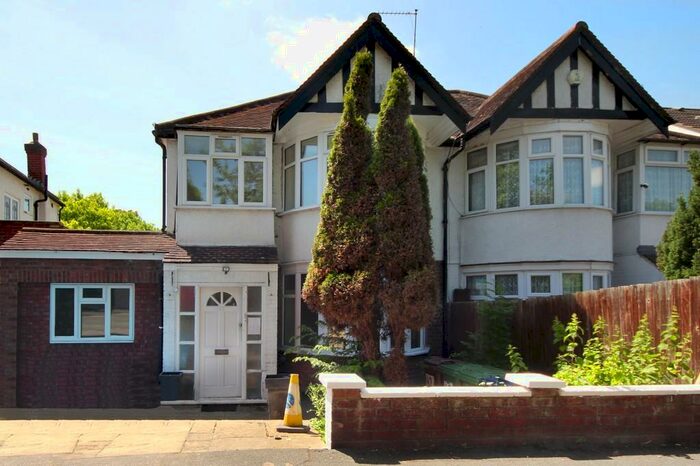 5 Bedroom Semi-Detached House To Rent In South Vale, HA1