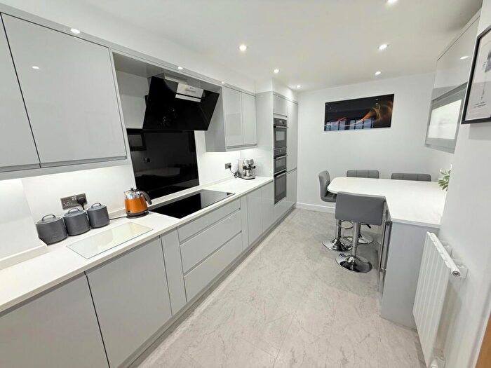 3 Bedroom Semi-Detached House For Sale In Nursery Grove, Gravesend, DA11