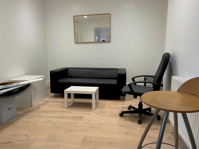 1 Bedroom Flat To Rent In Heathfield Road, London, W3