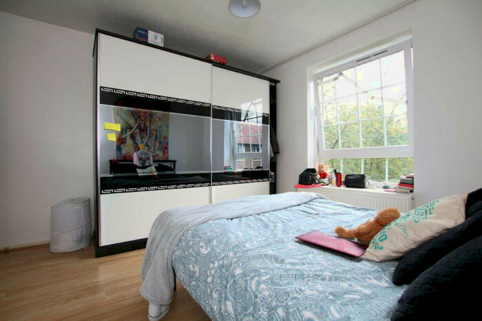 2 Bedroom Apartment To Rent In Kinglake Estate, London, SE17