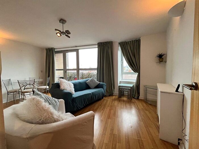 2 Bedroom Apartment To Rent In Chapel Point, Chapel Street, Salford, M3