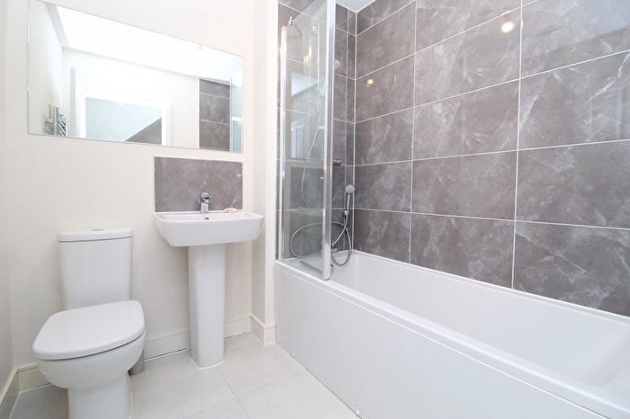 3 Bedroom Terraced House For Sale In Pintail Circle, Biddenham, MK40