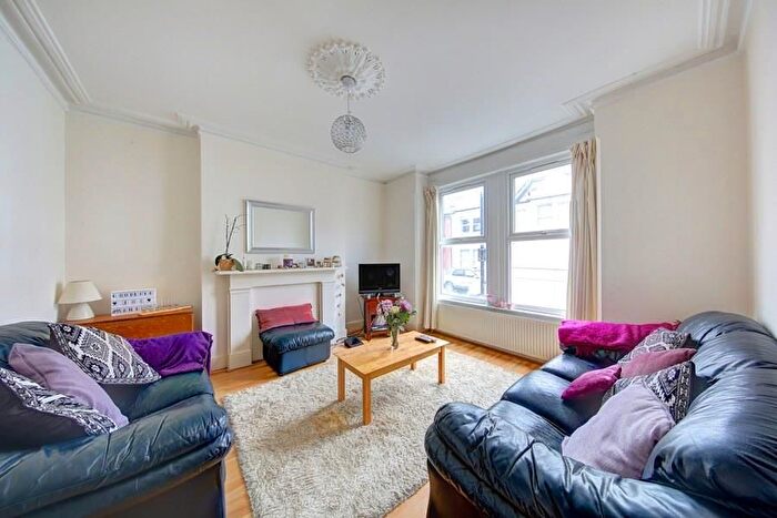 4 Bedroom Flat To Rent In Munster Road, SW6