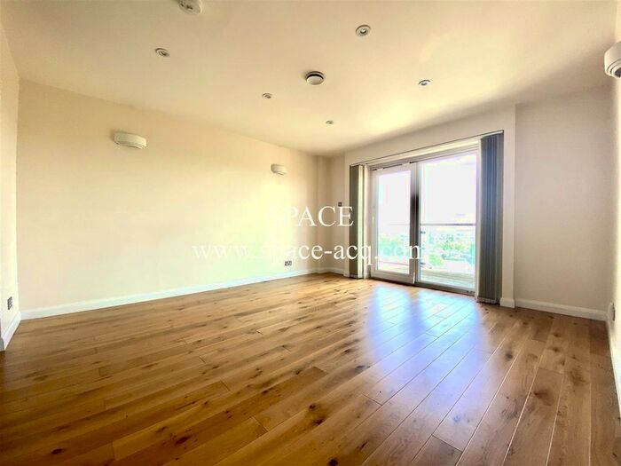 2 Bedroom Flat To Rent In Tower Point, Sydney Road, Enfield, EN2