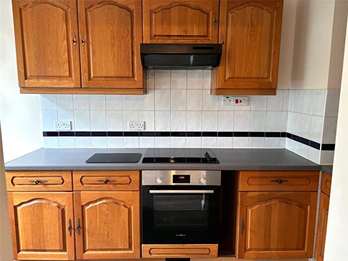 1 Bedroom Flat For Sale In Epsom Road, Leatherhead, Surrey, KT22