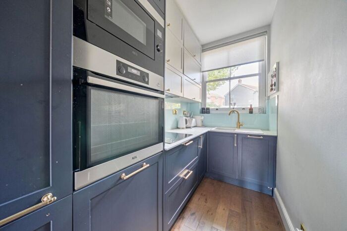 2 Bedroom Flat For Sale In Granville Park, London, SE13