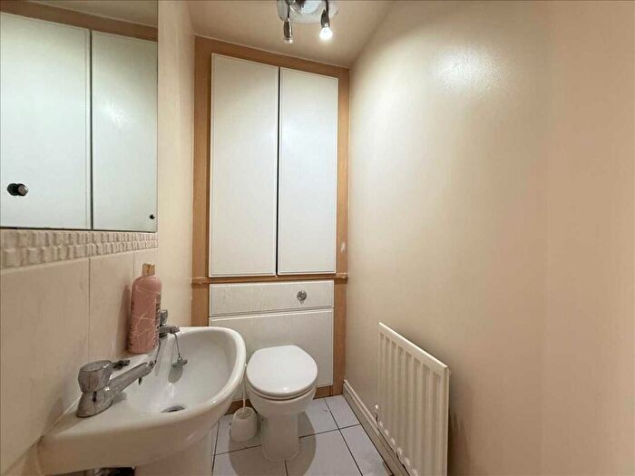 3 Bedroom End Of Terrace House For Sale In Leeds Close, Corby, NN18