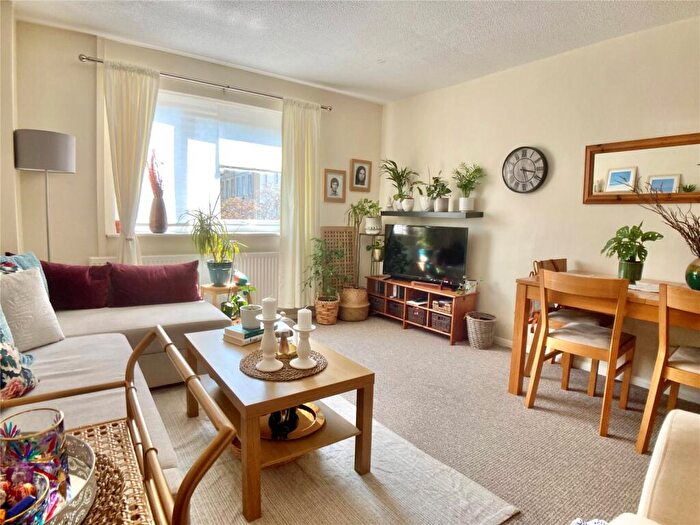 2 Bedroom Flat To Rent In Cedar Court Road, GL53