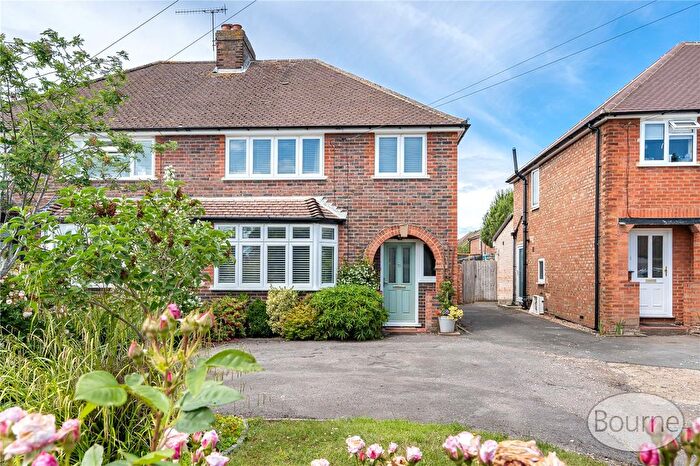 3 Bedroom Detached House For Sale In Rydes Hill Road, Guildford, Surrey, GU2