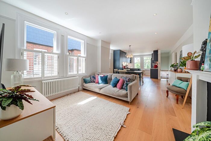 4 Bedroom Maisonette For Sale In Salford Road, Telford Park, London, SW2