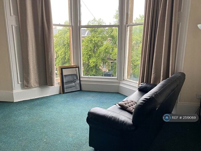 3 Bedroom Flat To Rent In Alfred Terrace, Glasgow, G12