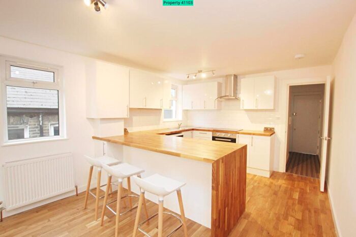 2 Bedroom Flat To Rent In Theatre Street, London, SW11