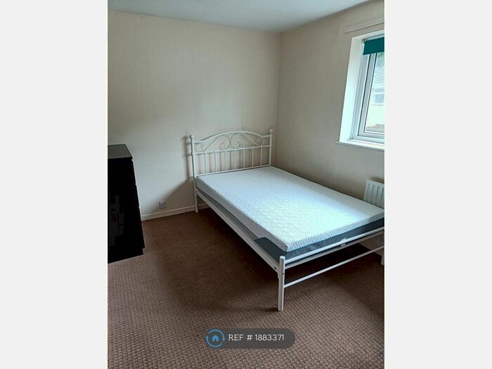 4 Bedroom Semi-Detached House To Rent In Greville Close, Guildford, GU2