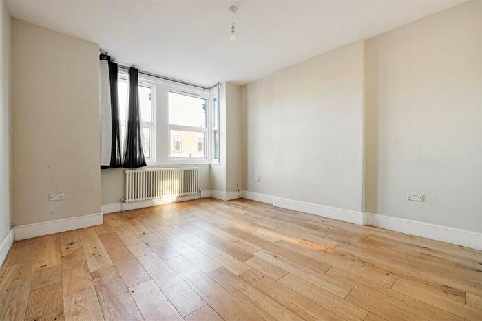 2 Bedroom Apartment To Rent In Carisbrooke Road, Walthamstow, E17