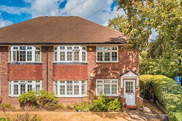 2 Bedroom Flat For Sale In Madge Hill, Hanwell, W7