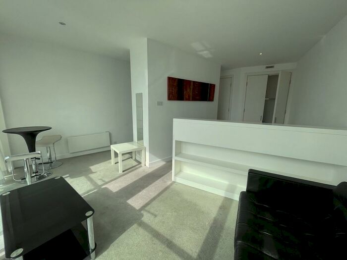 Studio To Rent In Rotunda, New Street, B2