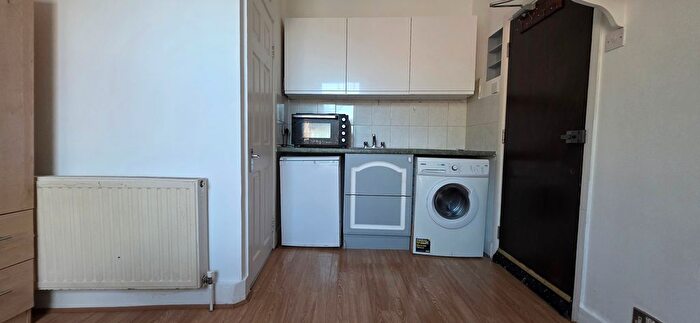 Studio To Rent In Brooke Road, London, N16