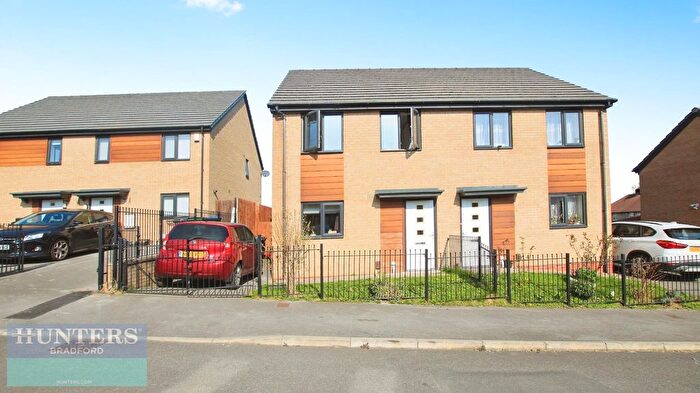 3 Bedroom Semi-Detached House To Rent In Holy Well Drive, Bradford, West Yorkshire, BD10